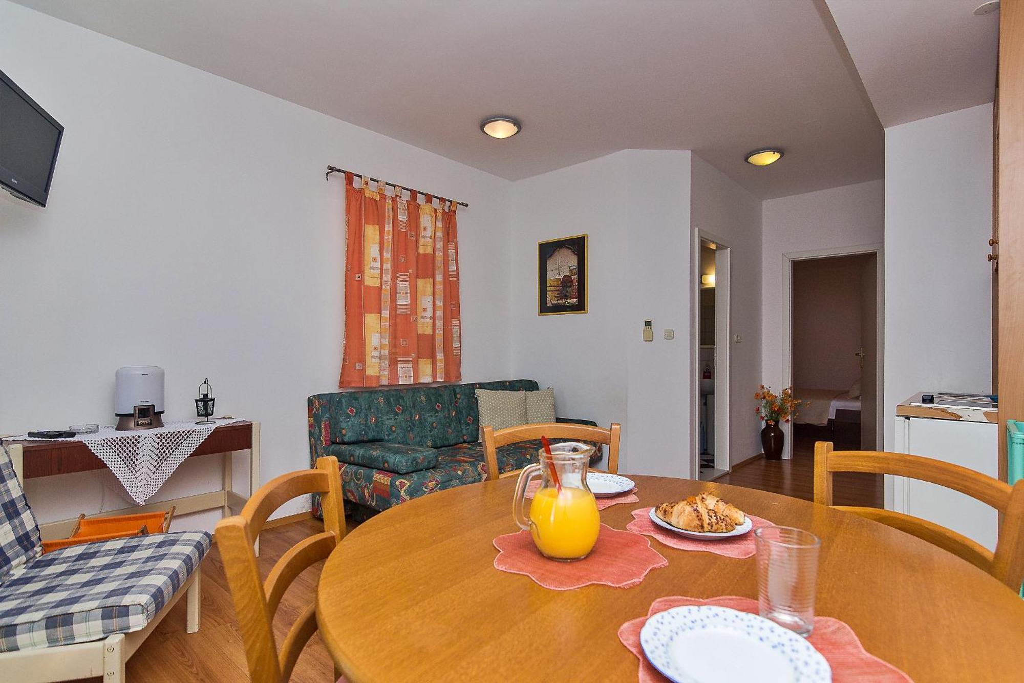 Apartment Ela Tucepi